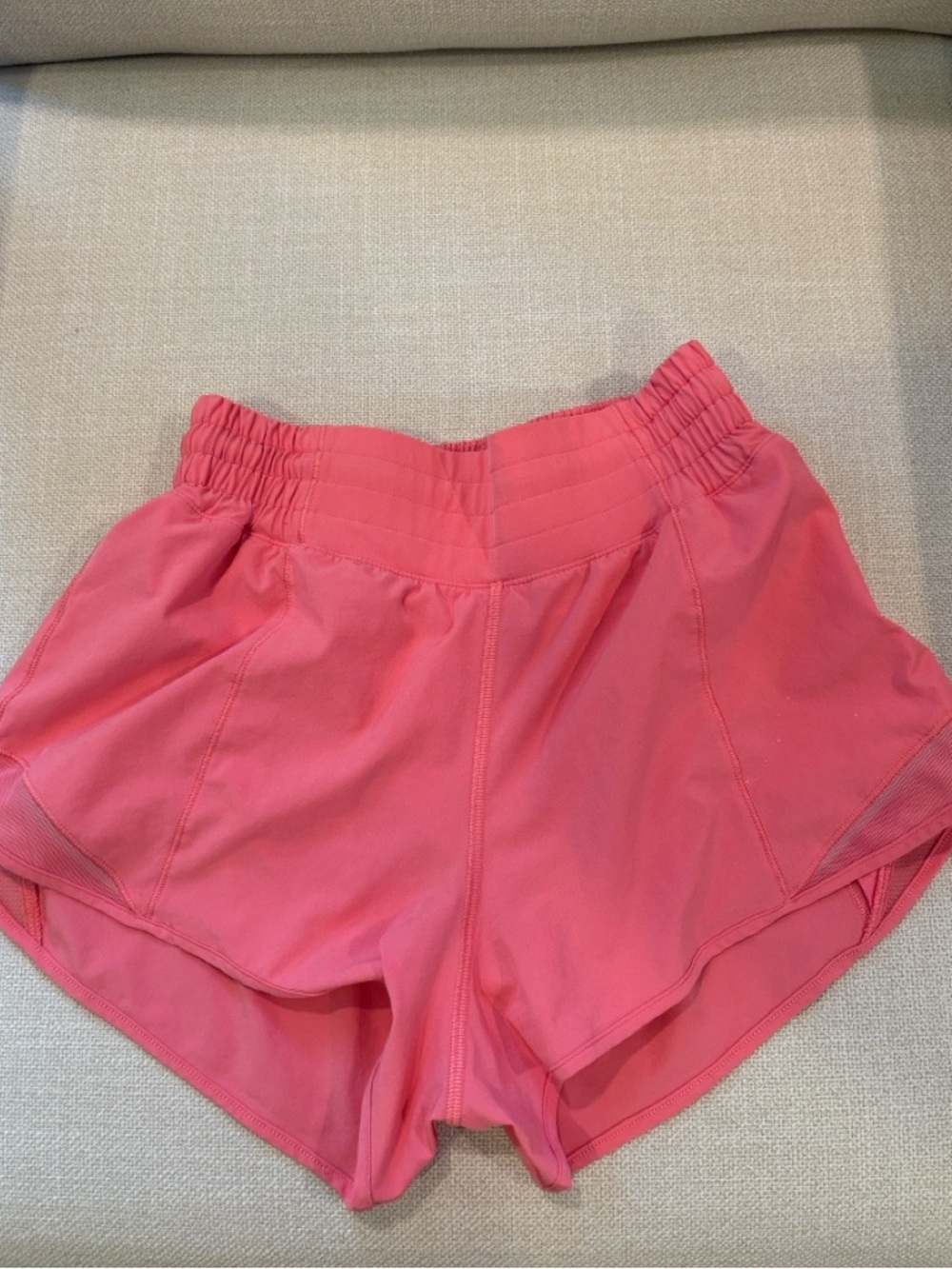 Lululemon Women’s Hotty Hot Low Rise Shorts 2.5 in Coral - size 4